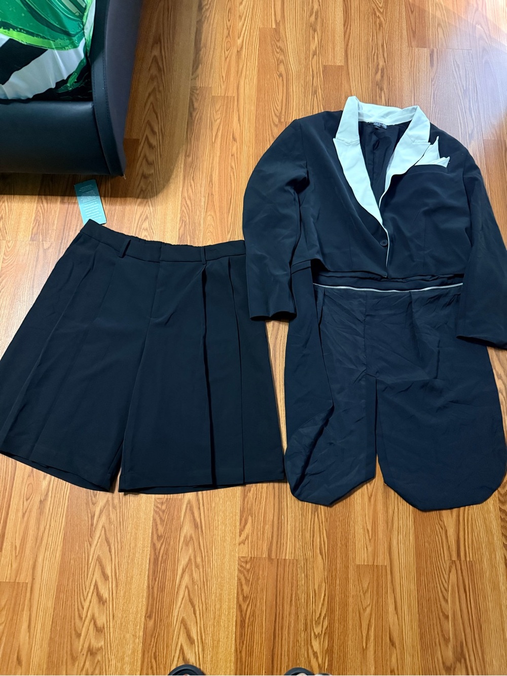Black Men's Two-Piece Suit Jacket and Pleated Shorts